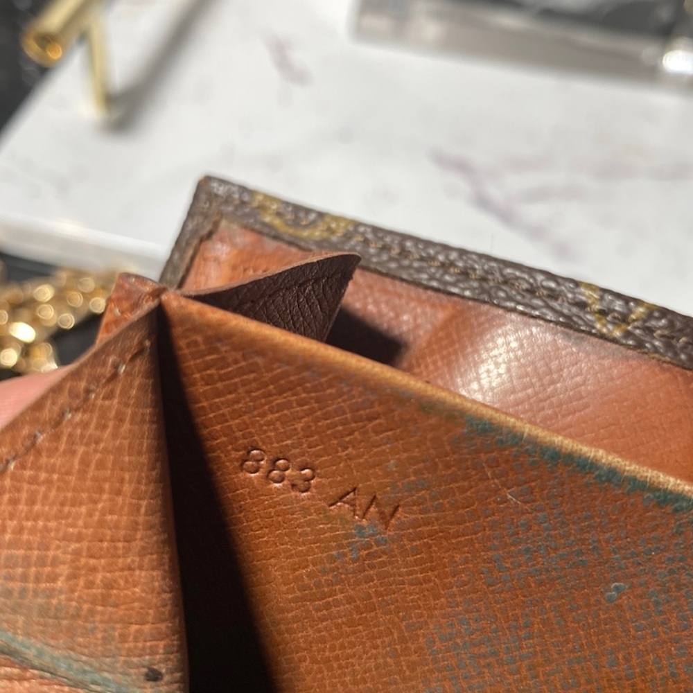 LOUIS VUITTON Vintage Monogram Elise Envelope Bi-Fold Wallet - Picture 9 of 15